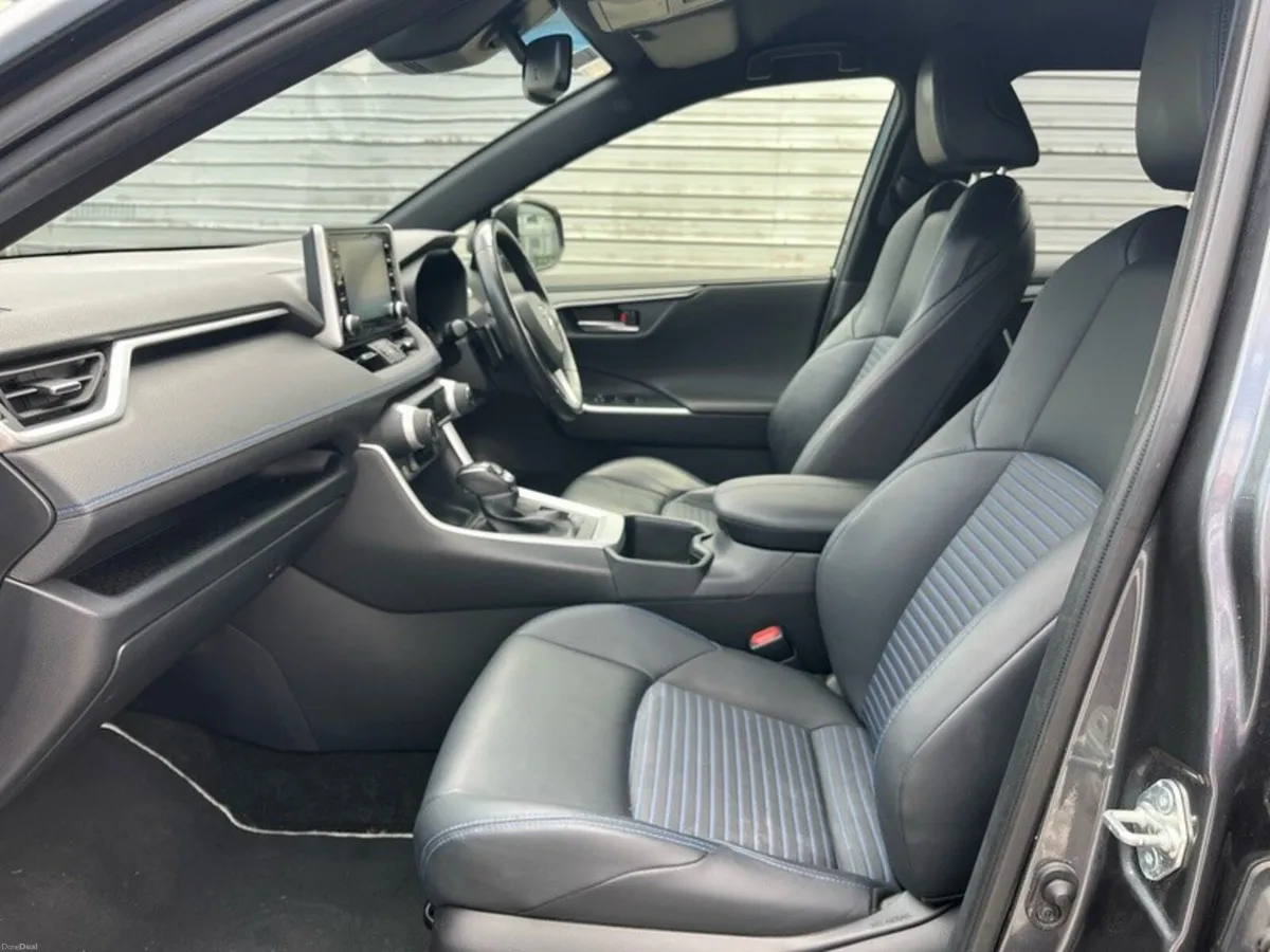 Toyota RAV4 SPORT HYBRID // HEATED LEATHER SEATS / - Image 6