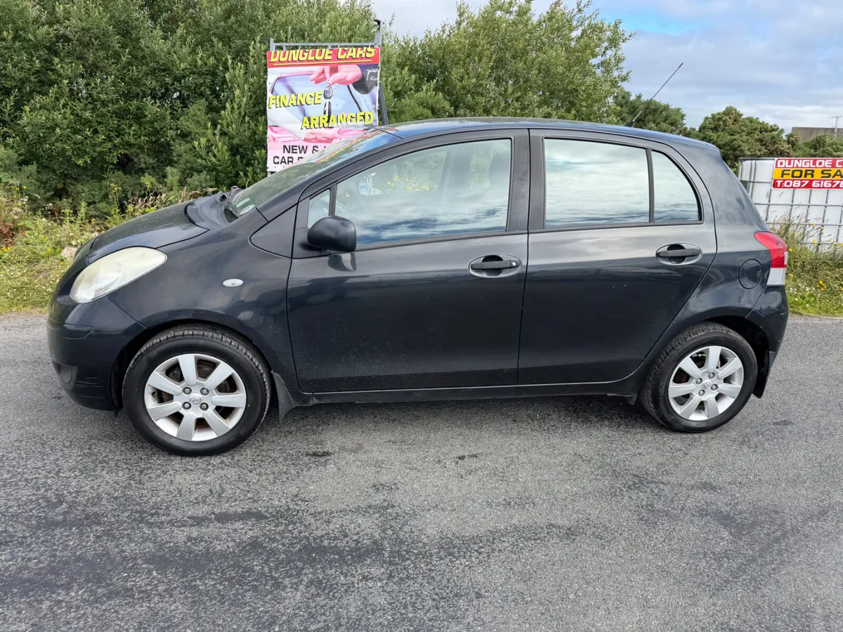 Toyota Yaris 2010 - Image 2