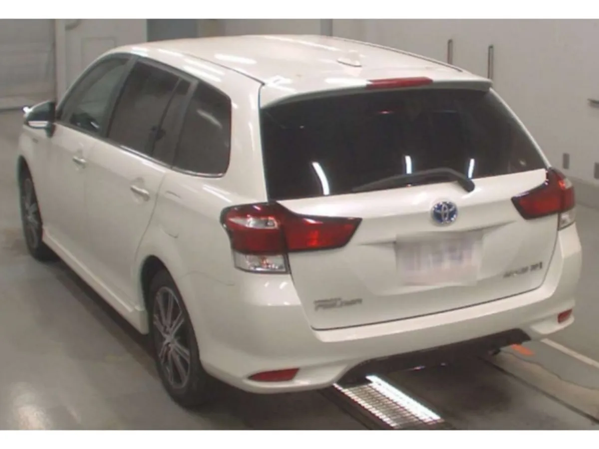 Toyota Corolla 1.5 Corolla Fielder Petrol Hybrid A - Image 4