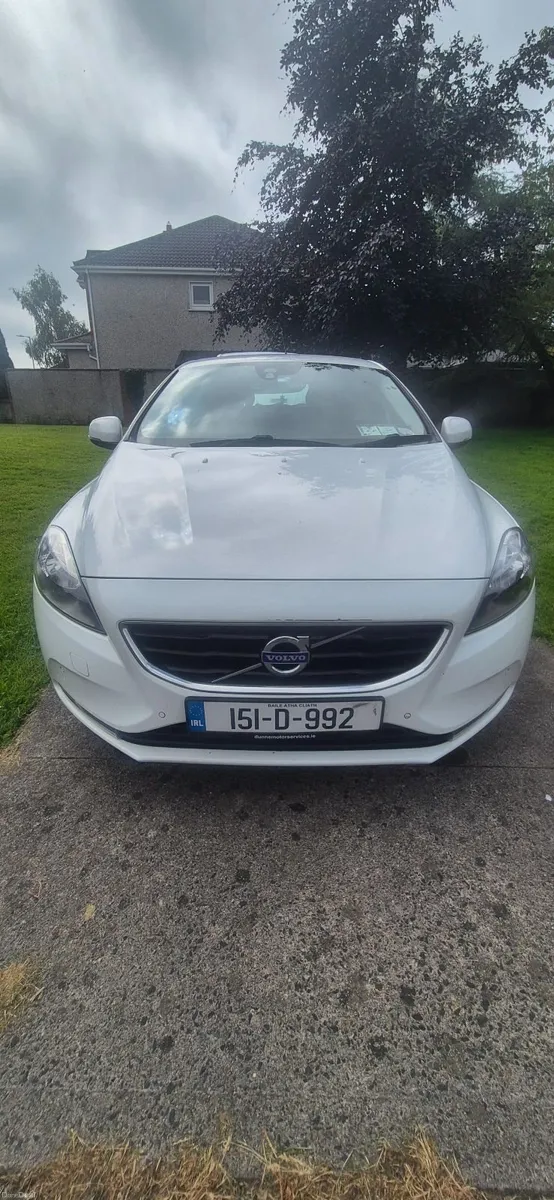 Volvo V40 2015 - Image 2