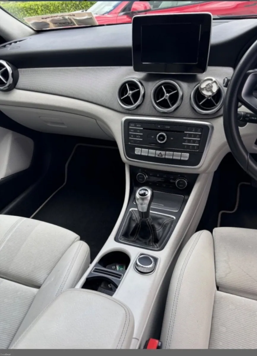 Mercedes-Benz GLA 2017 - Image 4