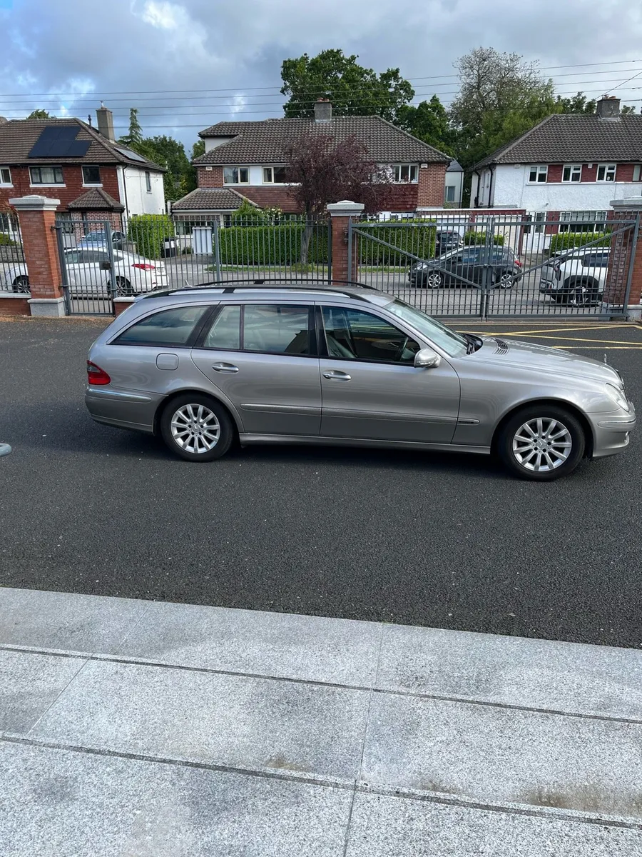 Mercedes Benz E220 Estate - Image 4