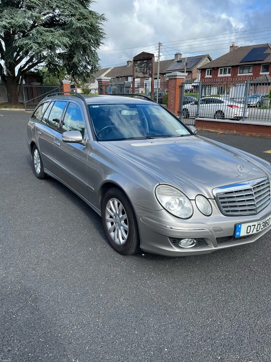 Mercedes Benz E220 Estate - Image 2