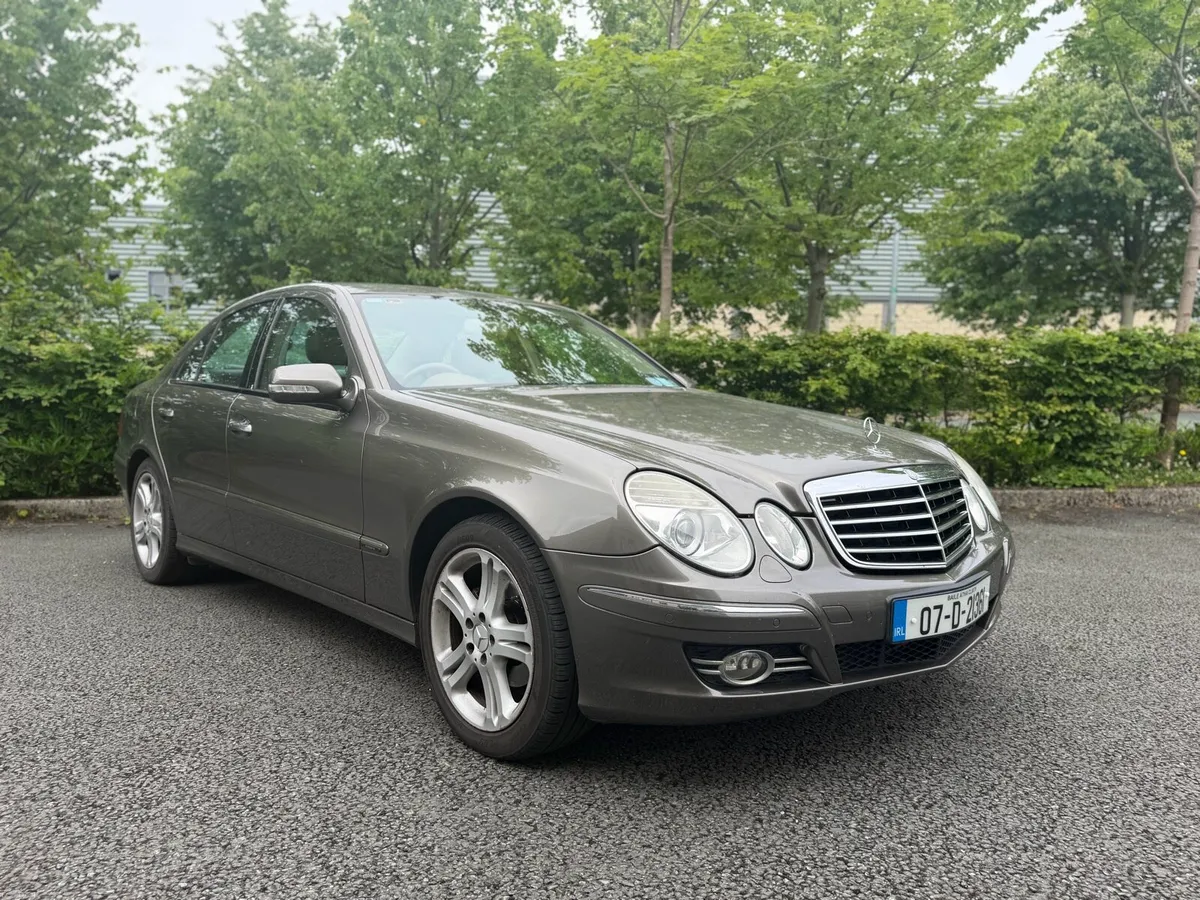 MERCEDES BENZ E200 LOW MILEAGE AUTO - Image 3