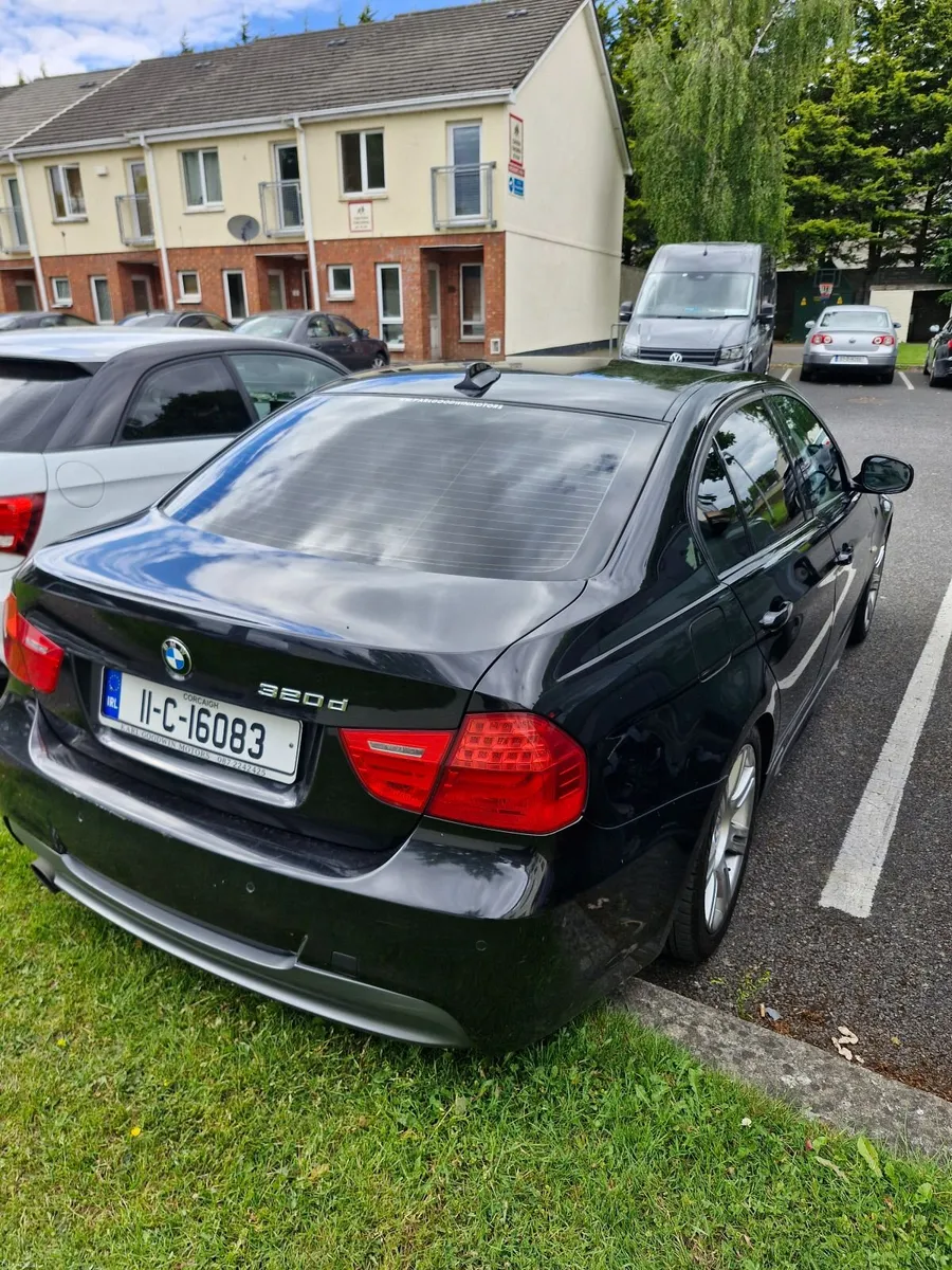 BMW 3-Series 2011 - Image 2