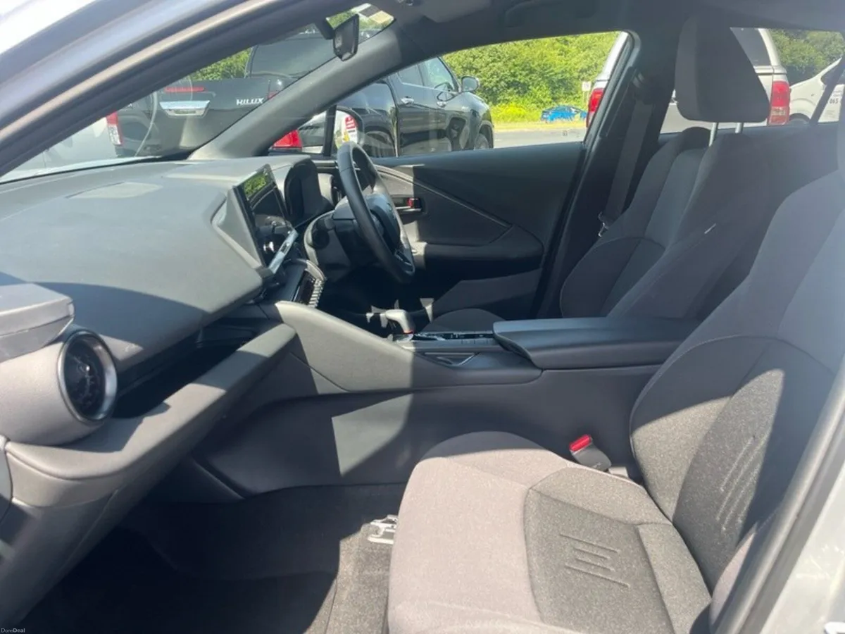 Toyota C-HR C-HR SPORT PLUG IN HYBRID - Image 6