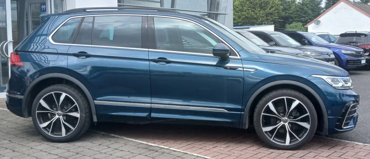 Volkswagen Tiguan R-Line 2.0 TDI 150HP **REAR VIEW - Image 2