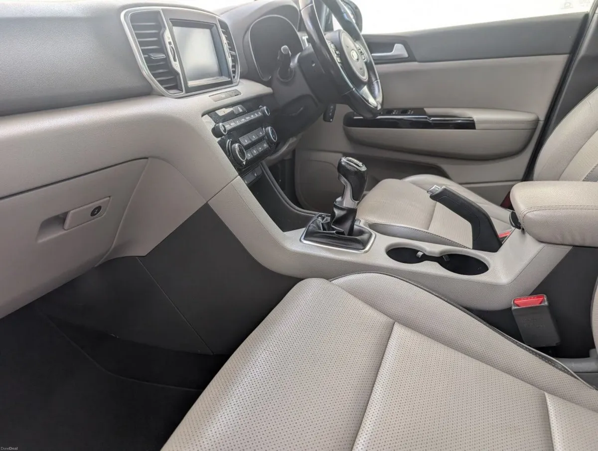 Kia Sportage 1.7 Platinum 5dr - Image 6