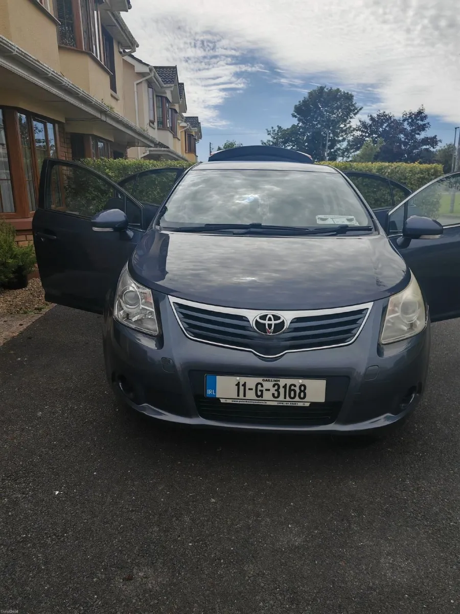 Toyota Avensis 2011 - Image 2