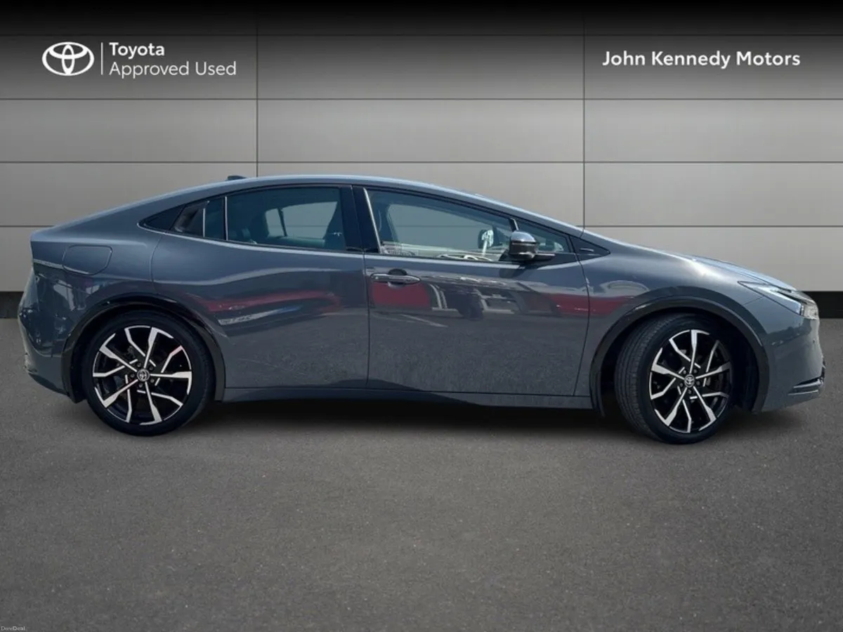 Toyota Prius PHEV - Image 3