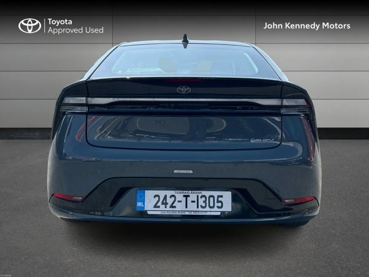 Toyota Prius PHEV - Image 4