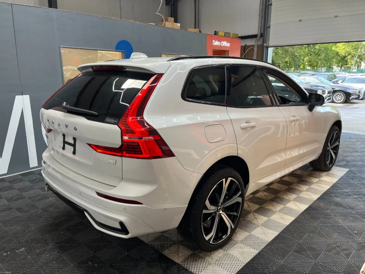 Volvo XC60 2024 VOLVO XC60 RECHARGE T6 PLUG-IN 2.0 - Image 2
