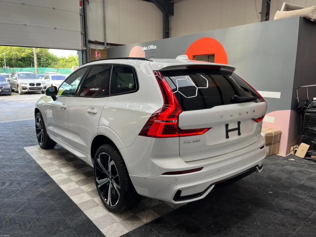 Volvo XC60 2024 VOLVO XC60 RECHARGE T6 PLUG-IN 2.0 - Image 4