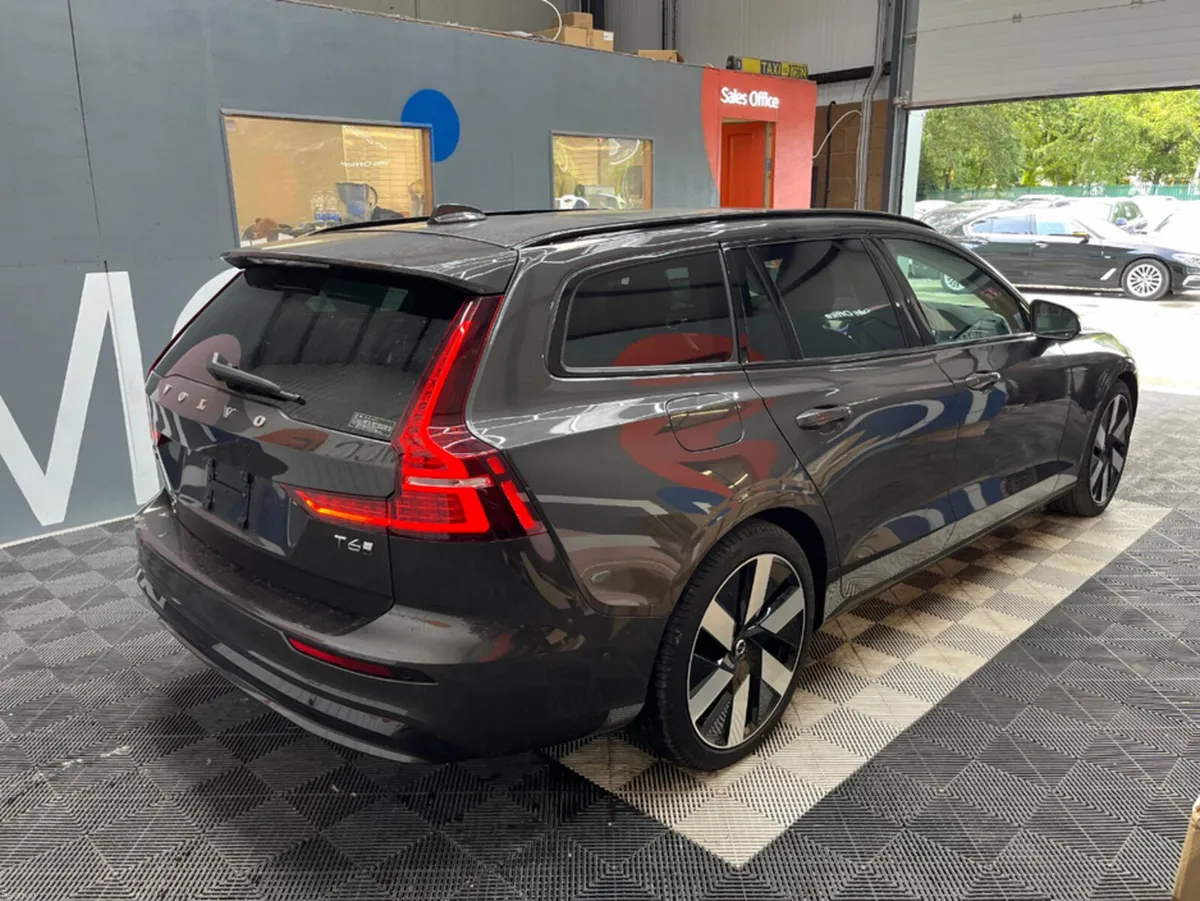 Volvo V60 2024 VOLVO V60 T6 PLUG-IN 2.0 AUTOMATIC - Image 2