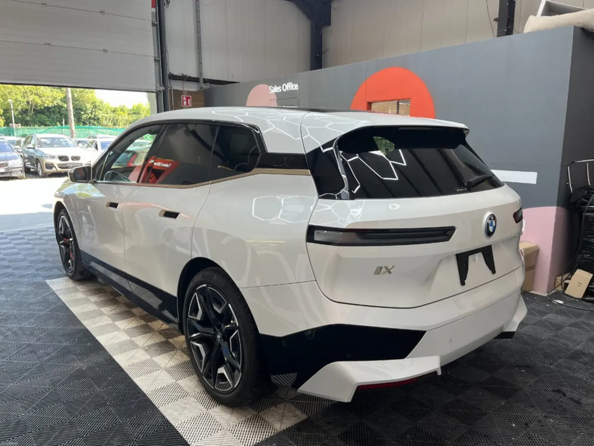 BMW iX 2022 BMW IX XDRIVE40 LAUNCH EDITION AUTOMAT - Image 4