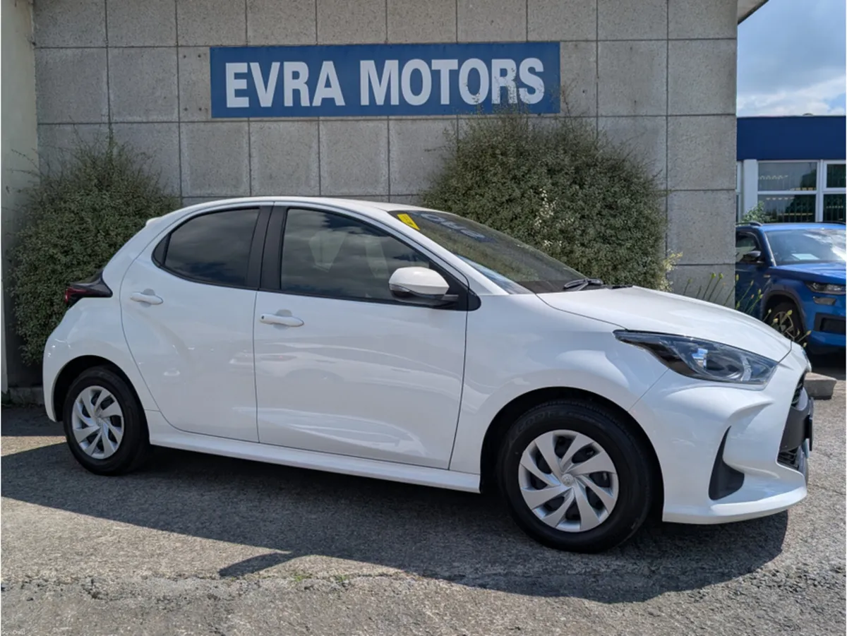 Toyota Yaris X HYBRID AUTOMATIC 1.5 PETROL //LOW M - Image 3
