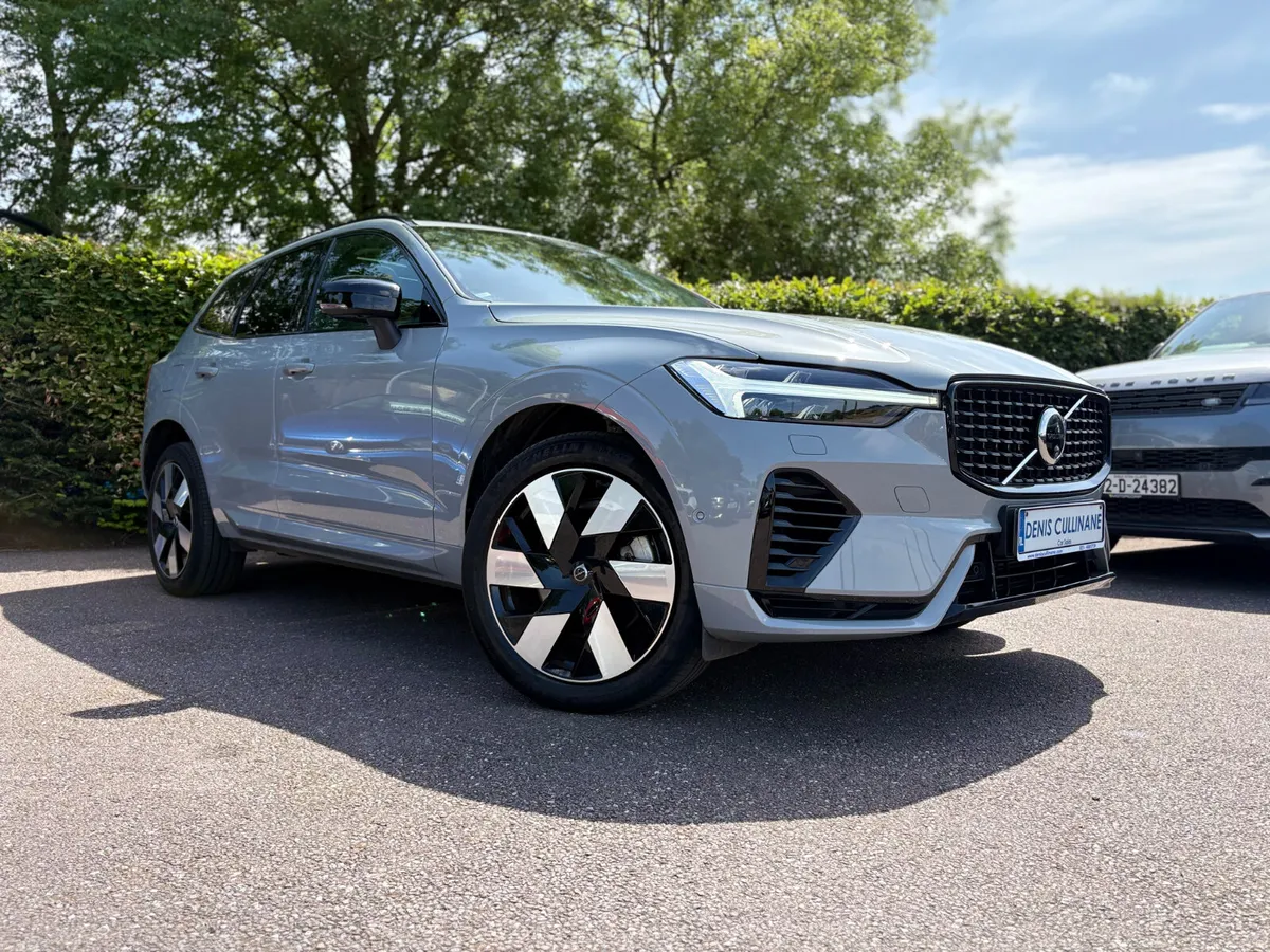 XC60 T8 ULTRA DARK AWD - Image 3