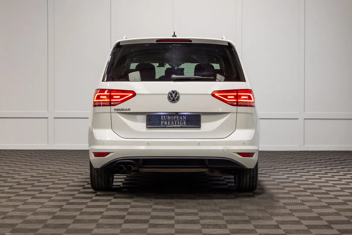 182 Volkswagen Touran Highline 7 Seater - Image 5