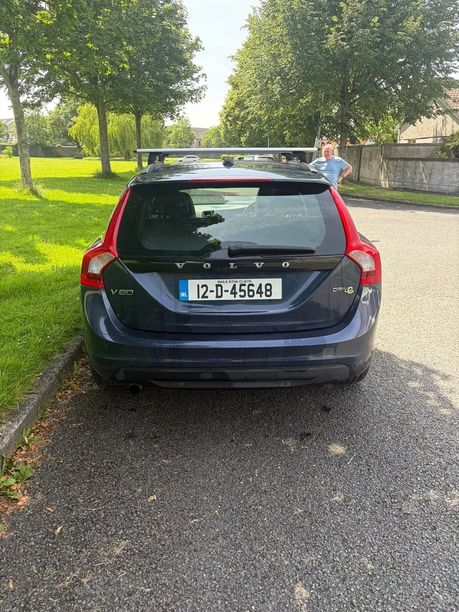 2012 volvo v60 - Image 2