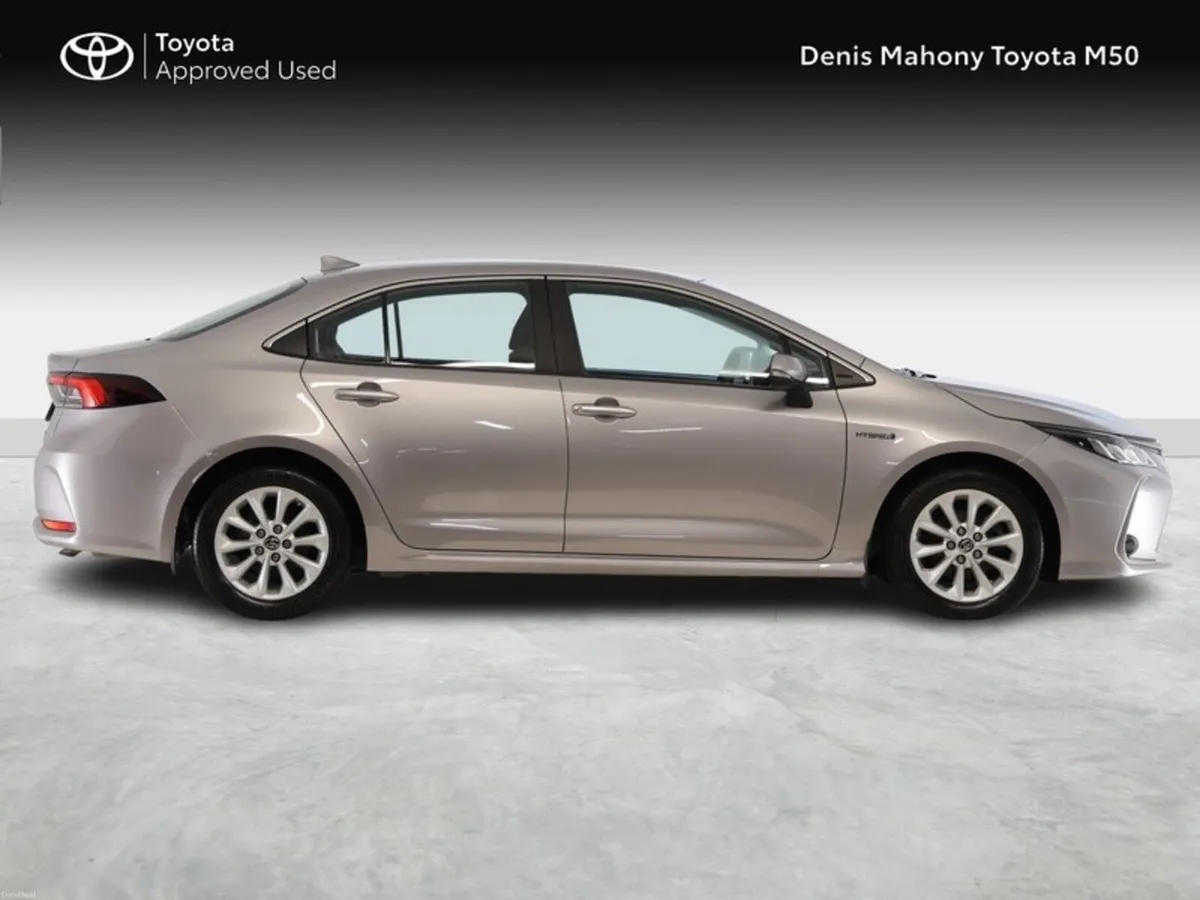 Toyota Corolla Luna Hybrid Saloon - Image 3