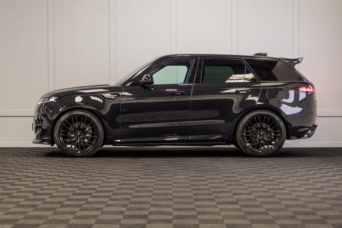 2025 Range Rover Sport P460e Dynamic SE - Image 3