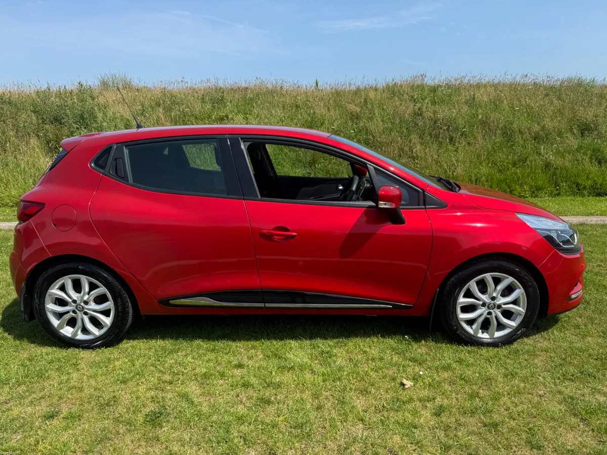 ONE OWNER ONLY 8k MILES DYNAMIC NAV MODEL - Image 4