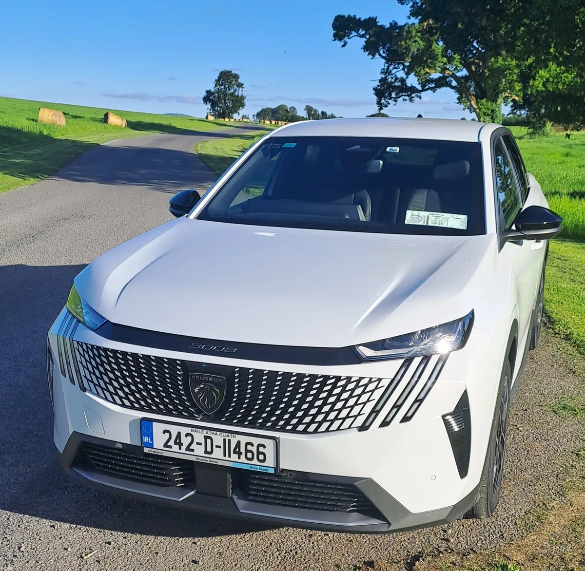 242 Peugeot 3008 Allure 1.2 MHEV Auto - Image 3
