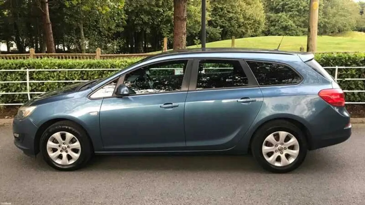 2015 Opel Astra - Image 2