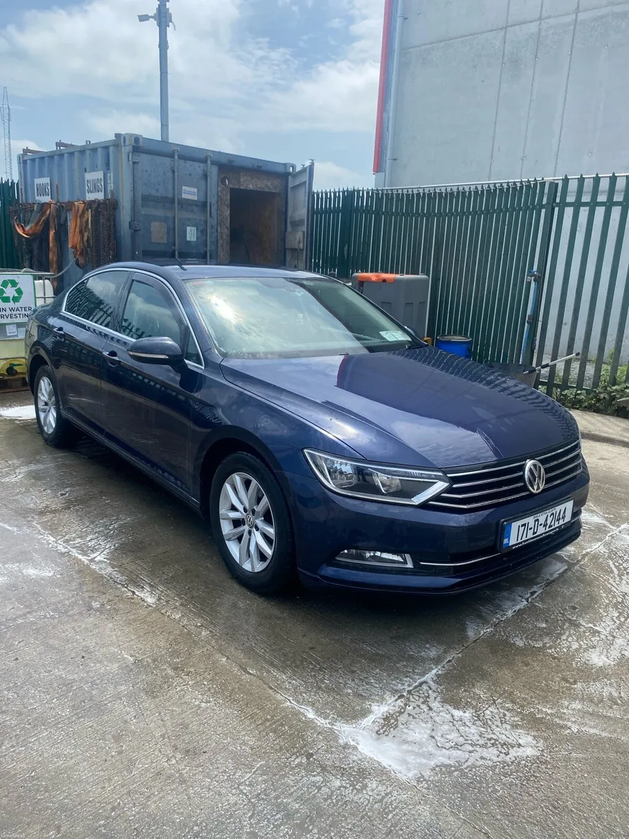 Volkswagen Passat - Image 1
