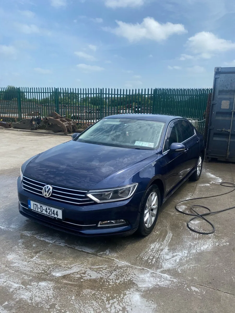 Volkswagen Passat - Image 2