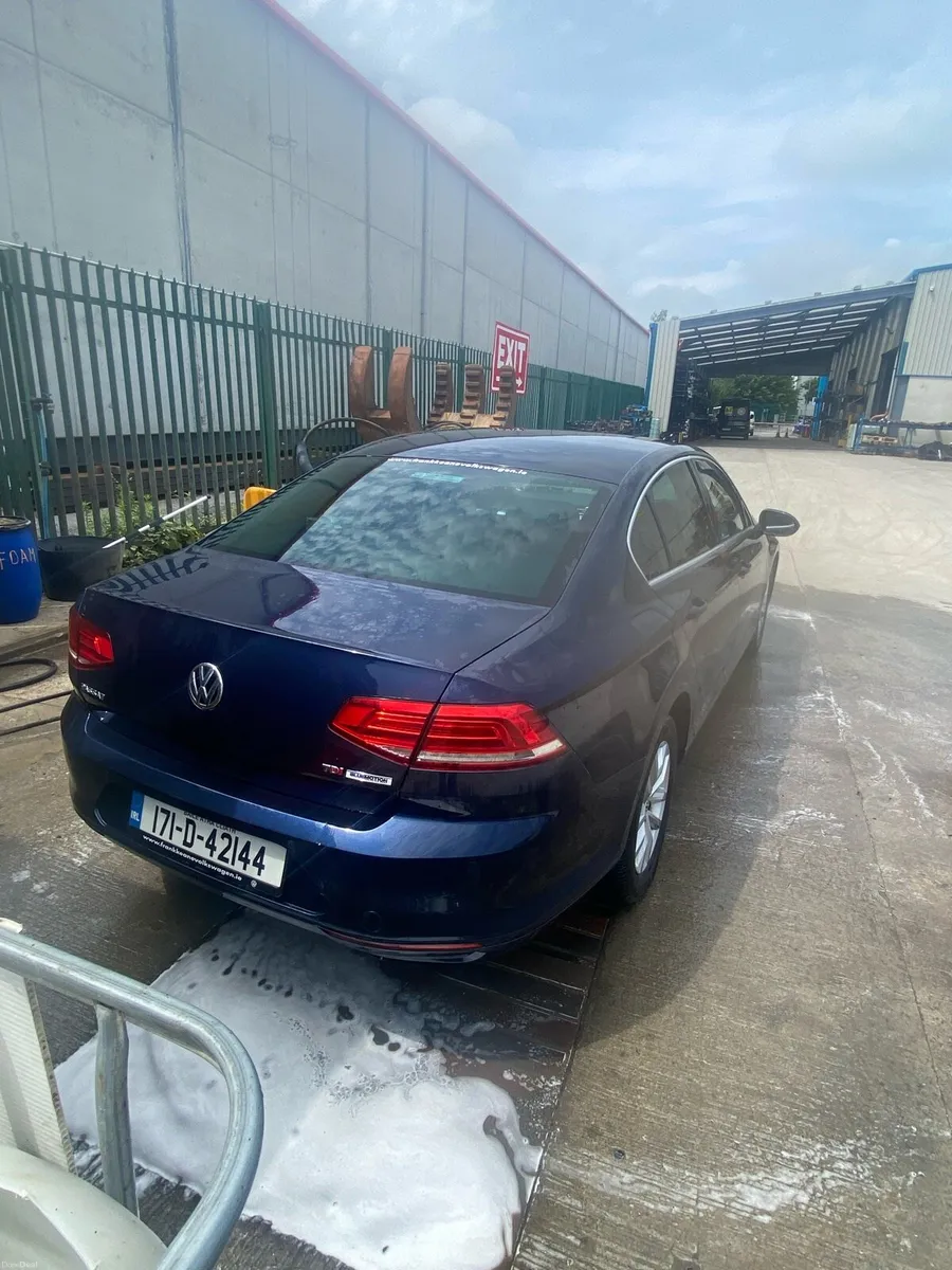 Volkswagen Passat - Image 3