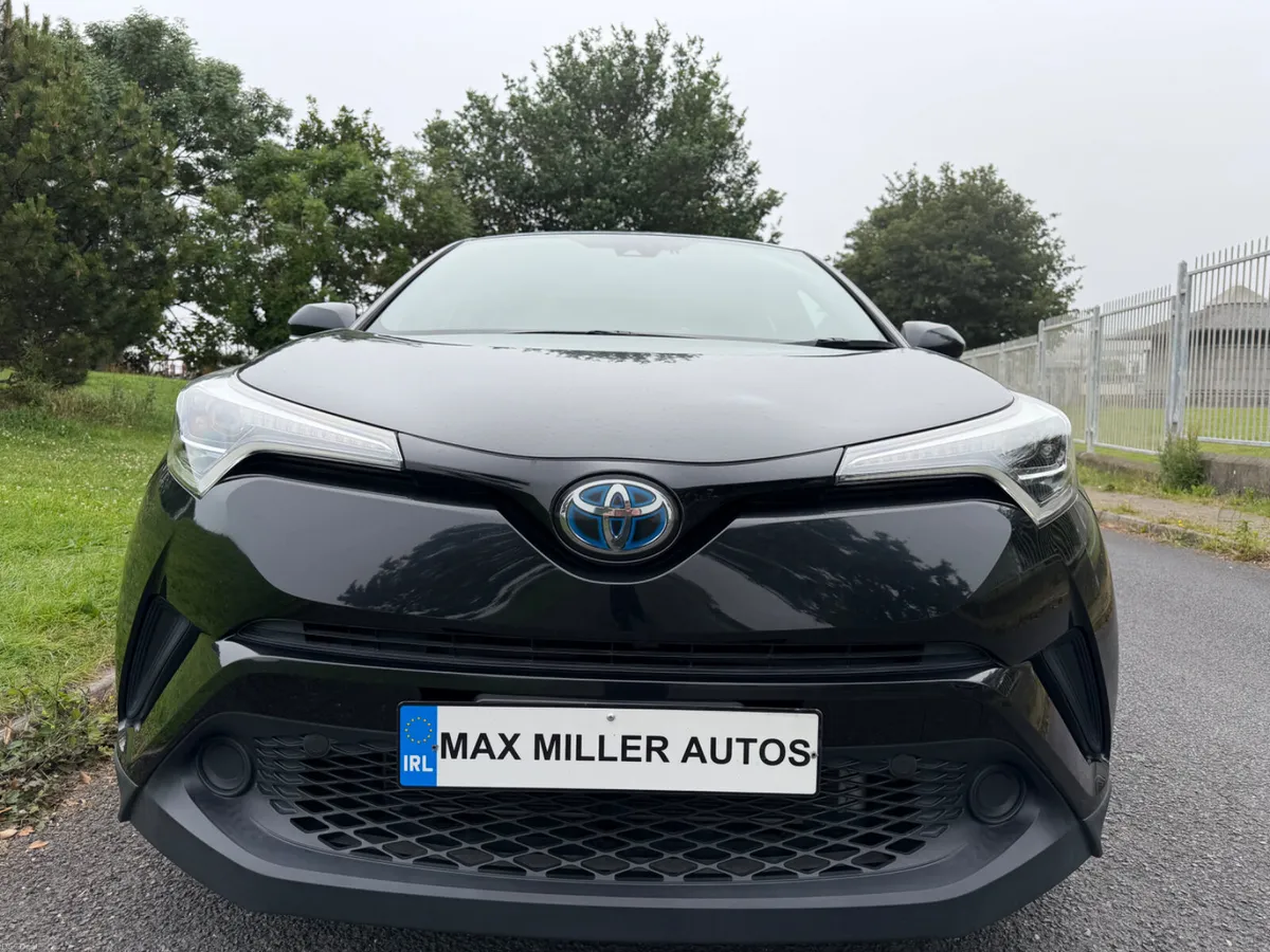 Toyota C-HR 1.8 Hybrid - Image 2