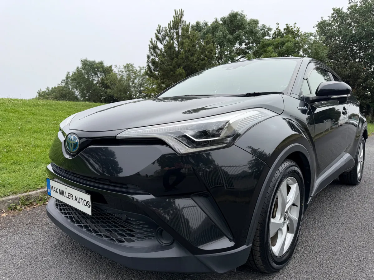 Toyota C-HR 1.8 Hybrid - Image 3