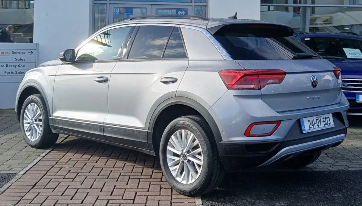 Volkswagen T-Roc LIFE 2.0 TDI M6F 116HP **REAR VIE - Image 4