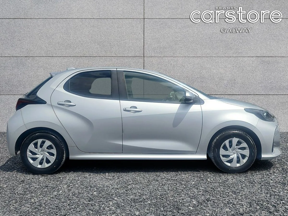 Toyota Yaris Hybrid X - Image 2