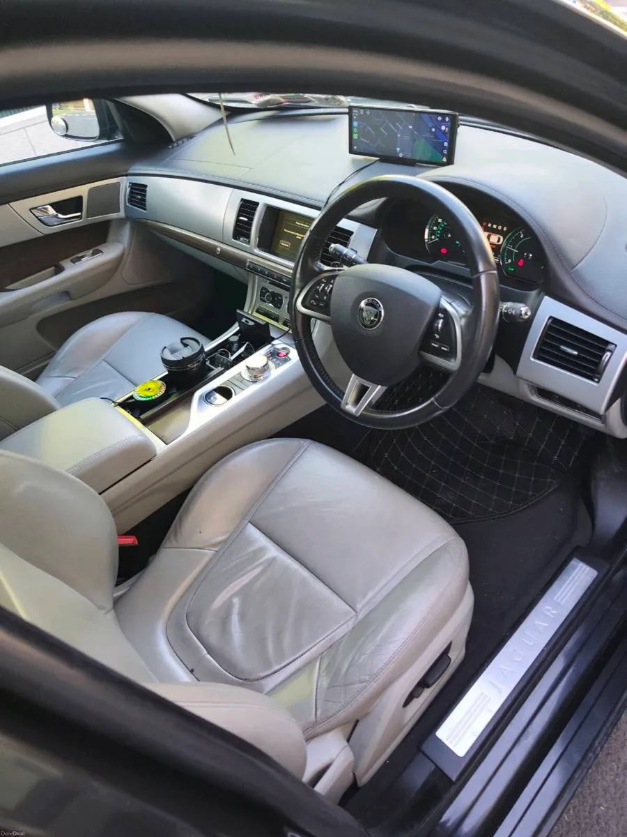Jaguar XF 2013 - Image 5