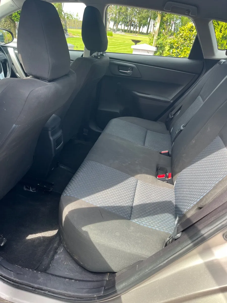 Toyota Auris 2014 - Image 4
