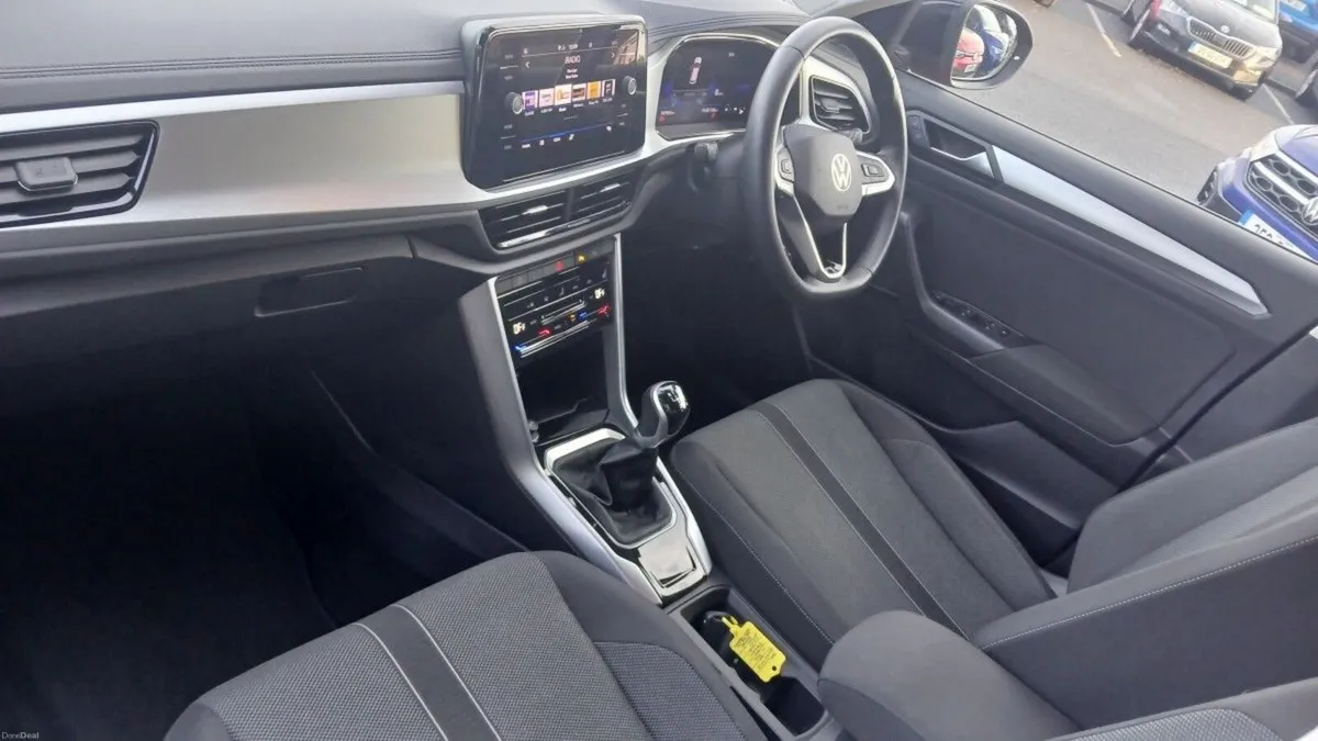 Volkswagen T-Roc Life 2.0 TDI 116HP **REAR VIEW CA - Image 6