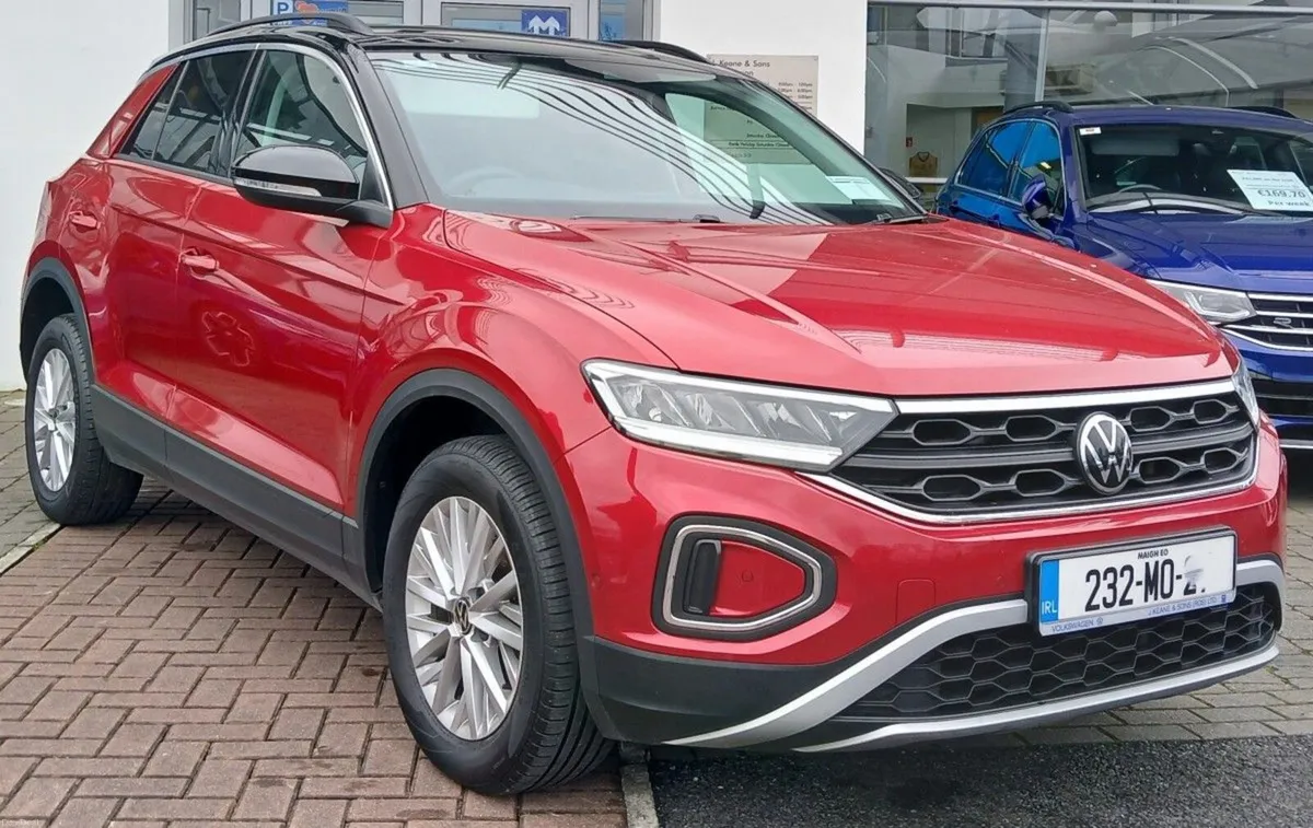 Volkswagen T-Roc Life 2.0 TDI 116HP **REAR VIEW CA - Image 1