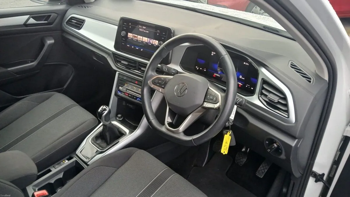 Volkswagen T-Roc Life 2.0 TDI 116HP **REAR VIEW CA - Image 5