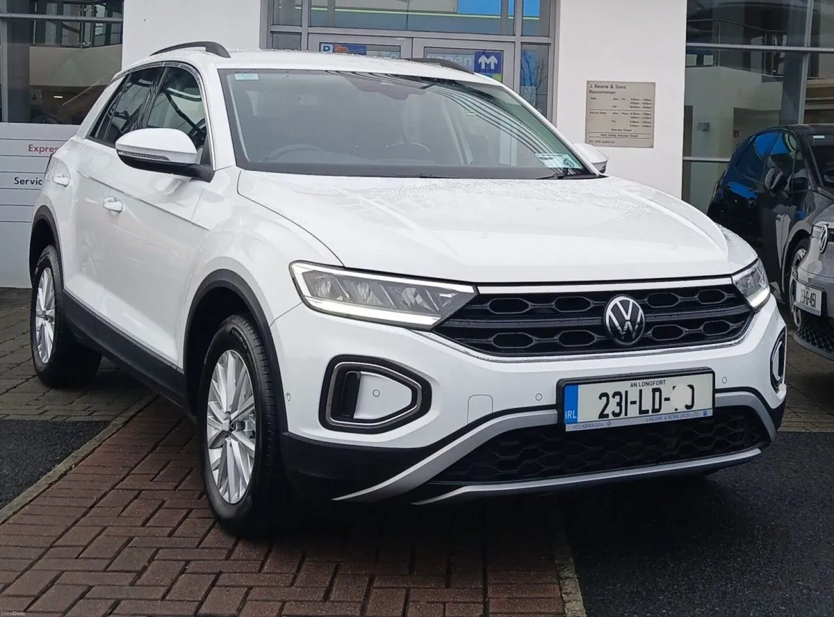 Volkswagen T-Roc Life 2.0 TDI 116HP **REAR VIEW CA - Image 1