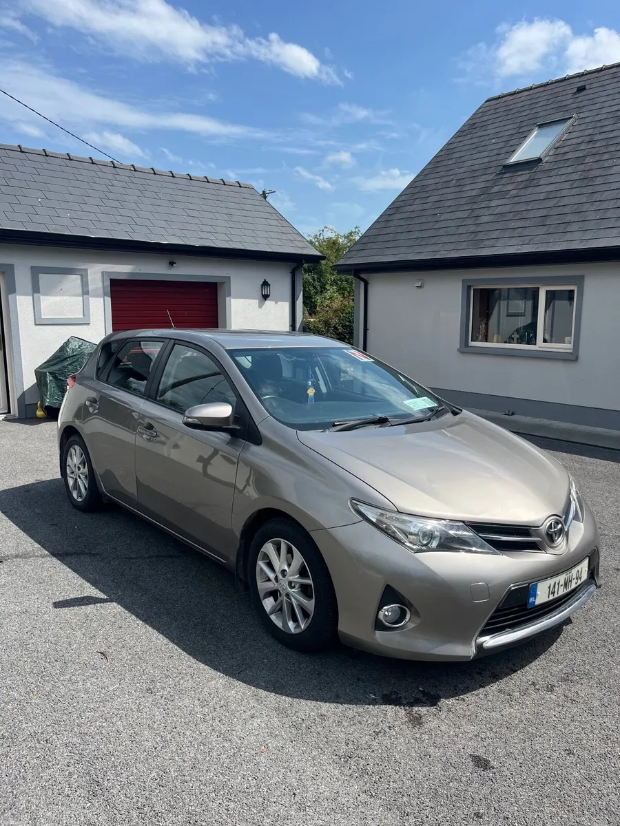 Toyota Auris 2014 - Image 1