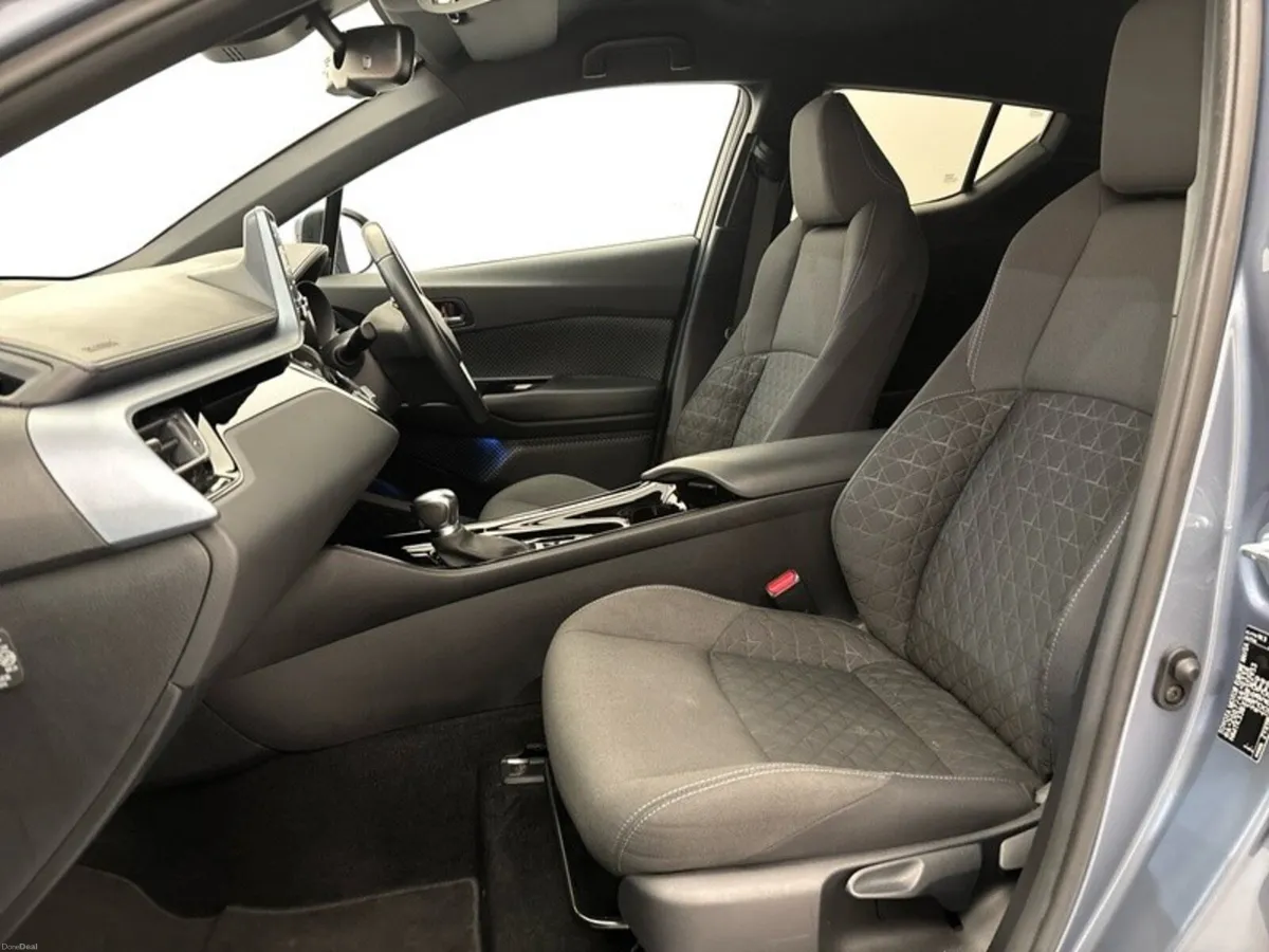 Toyota C-HR 1.8 HYBRID SPORT - Image 6