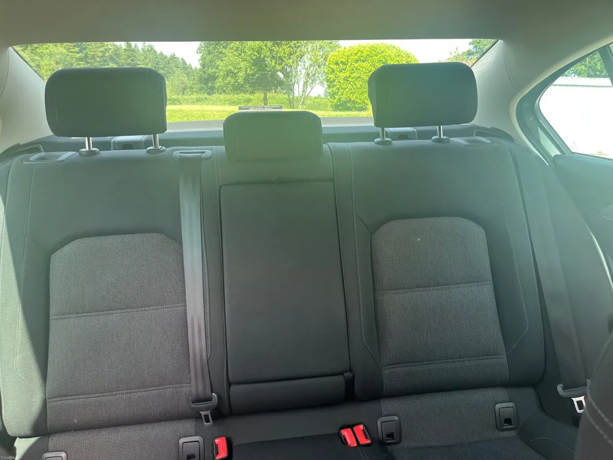 Volkswagen Passat 2019 - Image 4