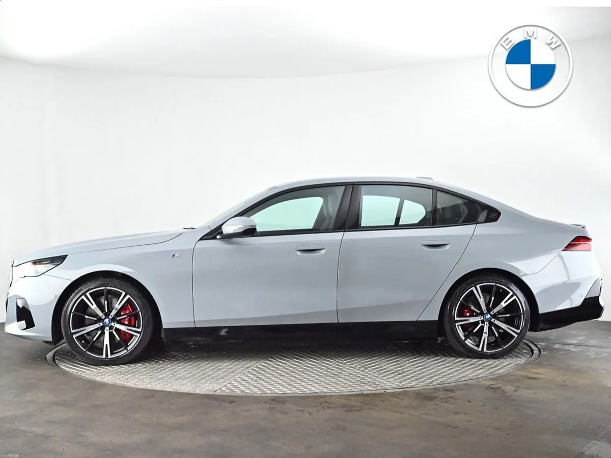 BMW i5 eDrive40 M Sport Pro Saloon - Image 3