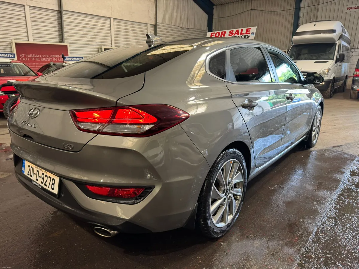 Hyundai i30 Fastback 2020 - Image 2
