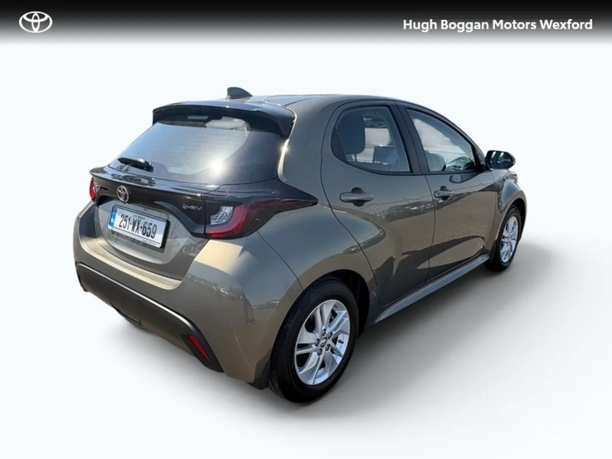 Toyota Yaris Hybrid Luna - Image 2