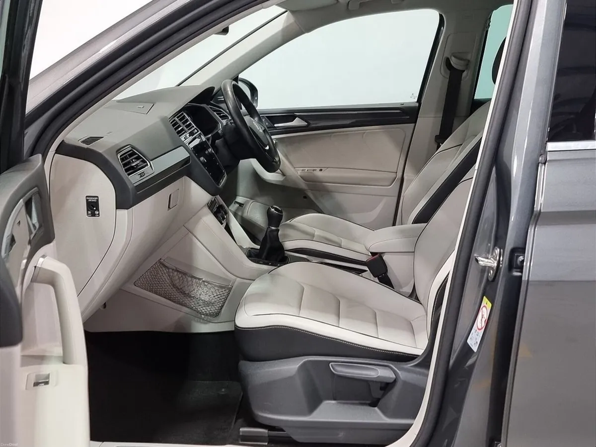 Volkswagen Tiguan ** HIGH LINE ** PAN ROOF ** 2.0 - Image 4