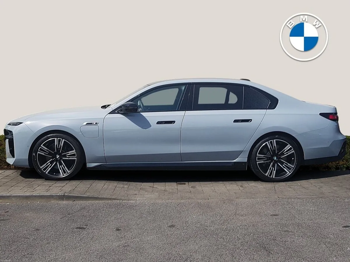BMW 7-Series M760 xDrive - Image 3