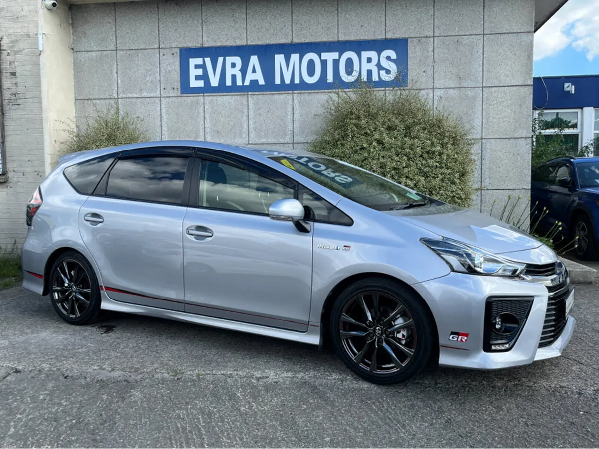 Toyota Prius GR SPORT 7 SEATER AUTOMATIC HYBRID 1. - Image 3